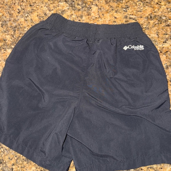 Columbia PFG Black Shorts - Picture 2 of 2